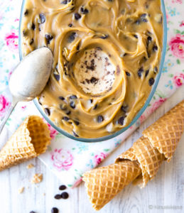 https://www.kinuskikissa.fi/wp-content/uploads/sini/cookie-dough-jäätelö-259x300.jpg