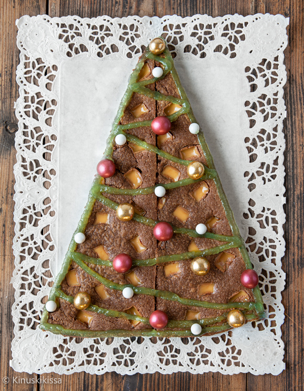 https://www.kinuskikissa.fi/wp-content/uploads/sini/dumle-brownie-kuusi.jpg