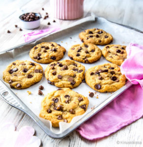 https://www.kinuskikissa.fi/wp-content/uploads/sini/gluteeniton-chocolate-chip-cookie-2-291x300.jpg