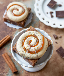 https://www.kinuskikissa.fi/wp-content/uploads/sini/korvapuusti-brownie-2-1-253x300.jpg