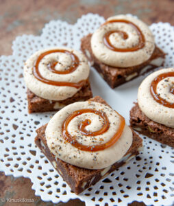 https://www.kinuskikissa.fi/wp-content/uploads/sini/korvapuusti-brownie-2-254x300.jpg