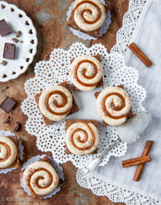 https://www.kinuskikissa.fi/wp-content/uploads/sini/korvapuusti-brownie-236x300.jpg