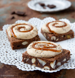 https://www.kinuskikissa.fi/wp-content/uploads/sini/korvapuusti-brownie-4-287x300.jpg