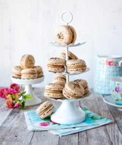 https://www.kinuskikissa.fi/wp-content/uploads/sini/korvapuusti-macarons-252x300.jpg