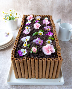 https://www.kinuskikissa.fi/wp-content/uploads/sini/kukkapenkkikakku-3-241x300.jpg