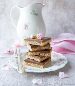 https://www.kinuskikissa.fi/wp-content/uploads/sini/nougat-ruudut-262x300.jpg