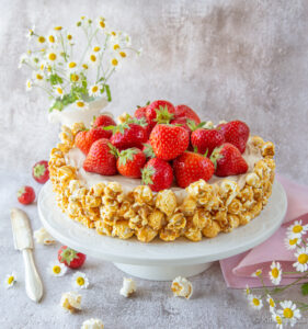 https://www.kinuskikissa.fi/wp-content/uploads/sini/popcorn-mansikkakakku-281x300.jpg