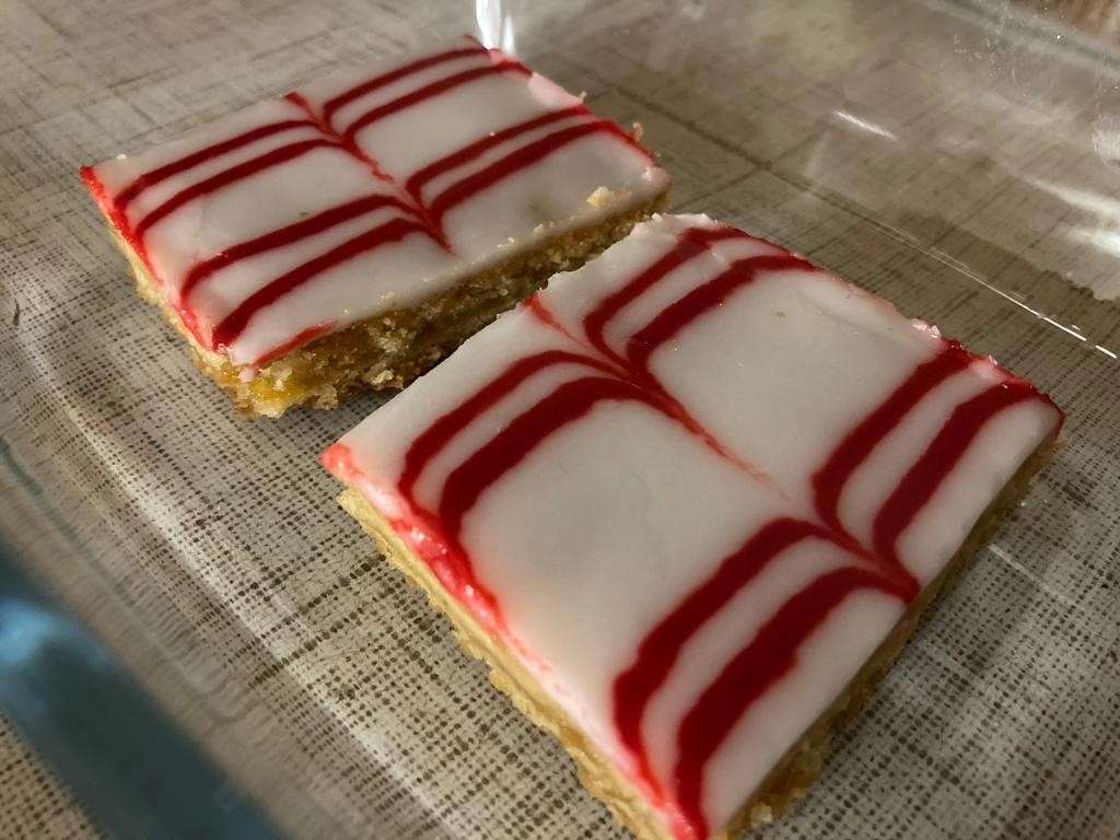 https://www.kinuskikissa.fi/wp-content/uploads/sini/punavalkoiset-aleksanterinleivokset.jpg