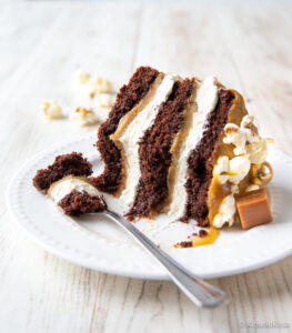 https://www.kinuskikissa.fi/wp-content/uploads/sini/sticky-toffee-cake-2-263x300.jpg