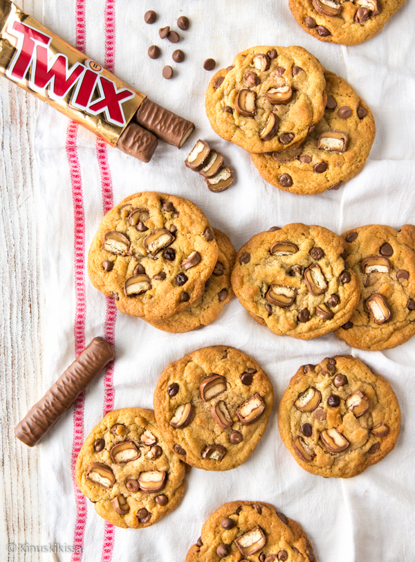 https://www.kinuskikissa.fi/wp-content/uploads/sini/twix-chip-cookies.jpg